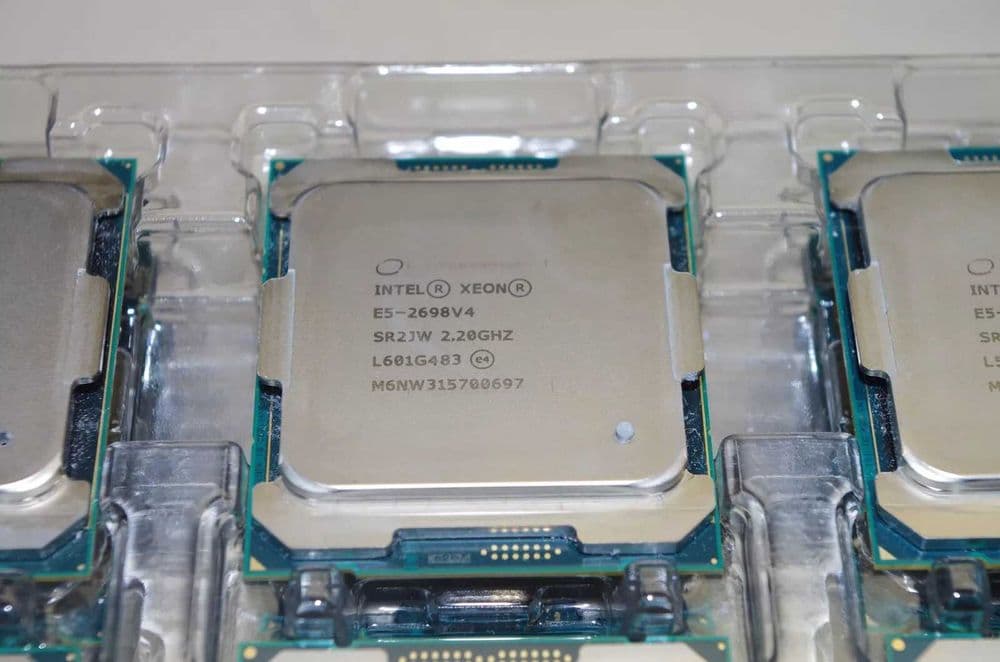 CPU Intel Xeon E5-2698 V4 — 1