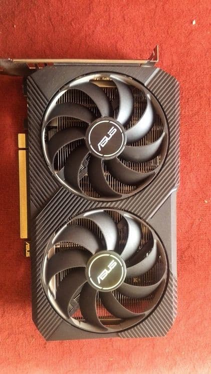 Asus rtx 3060
ASUS RTX 3060 
12GB GDDR6 192bit 
1x8-pin TDP 170W
Xolat — 1