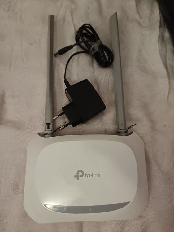 Вай фай роутер TP-Link Wi-Fi router
Ish holatida — 1