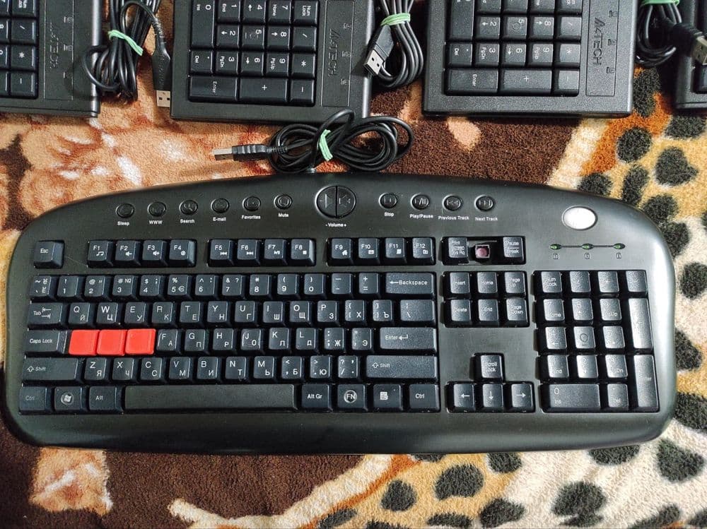 Avtech Klaviatura sirochna sotiladi klaviatura Avtech holati yaxshi — 4