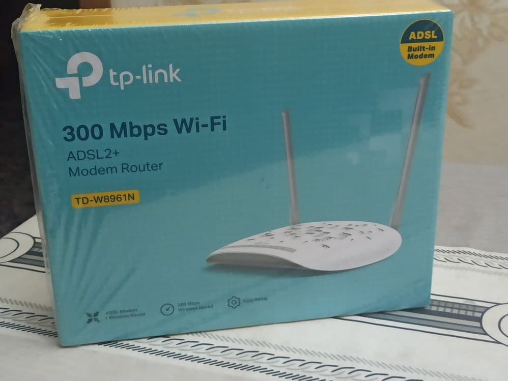 tp-link WiFi modem router — 1