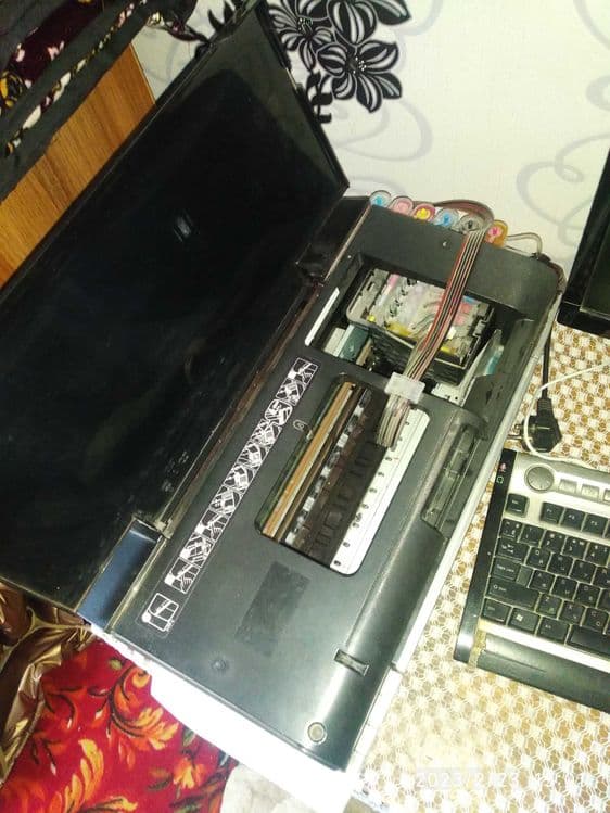 Rangli printer sotiladi — 2
