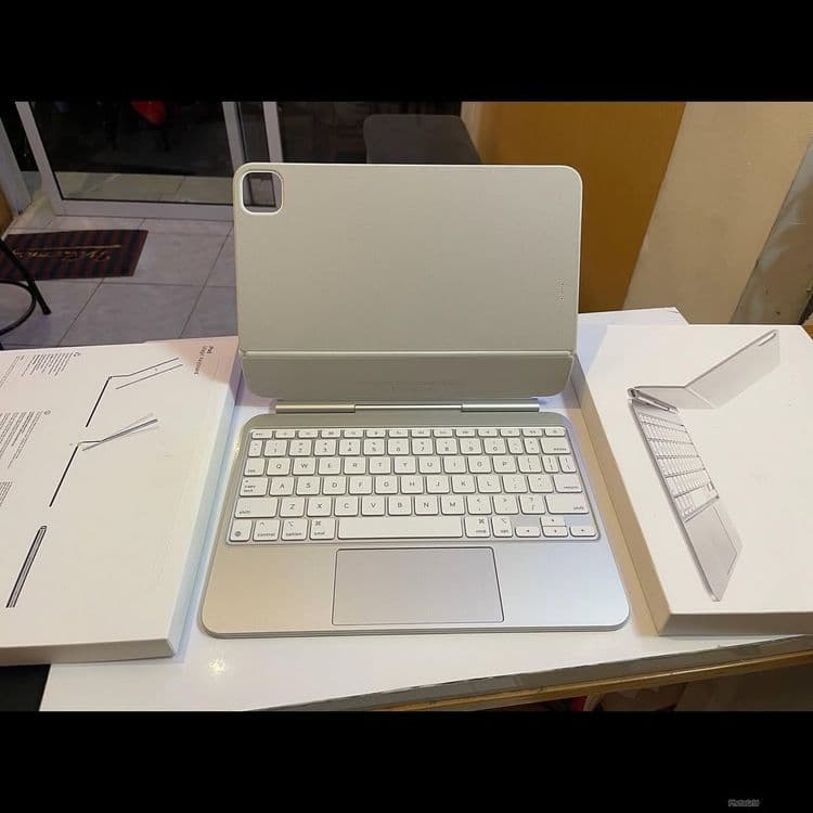 iPad 11 Magic Keyboard For M4,M5