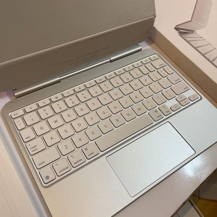 iPad 11 Magic Keyboard For M4,M5 — 4