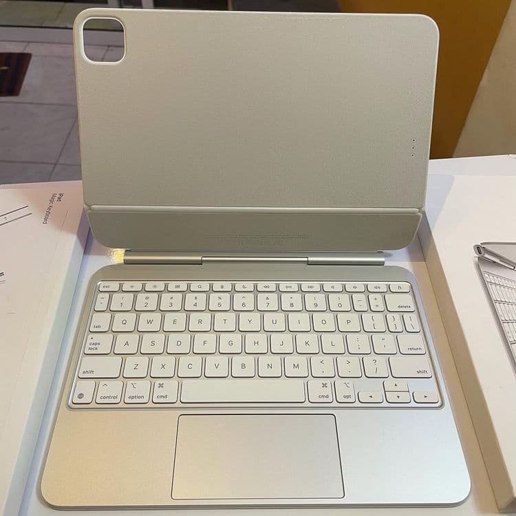iPad 11 Magic Keyboard For M4,M5 — 5