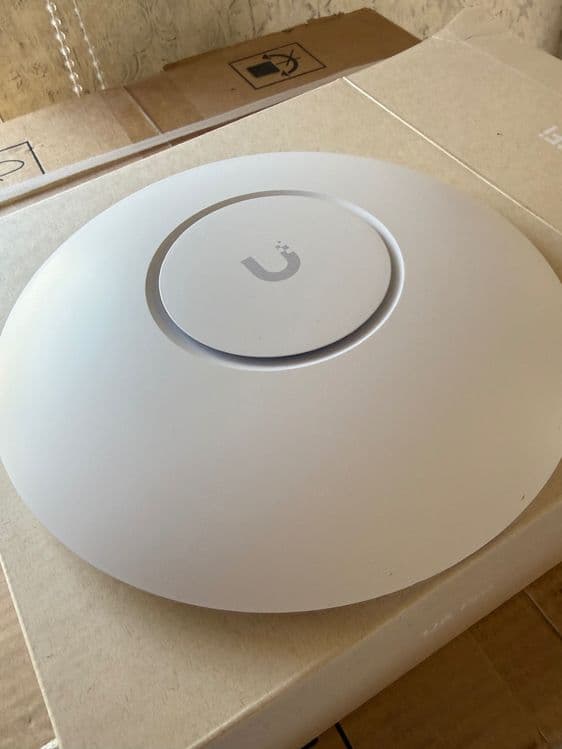 Ubiquiti UniFi U6-Pro (Wi-Fi 6) — 1