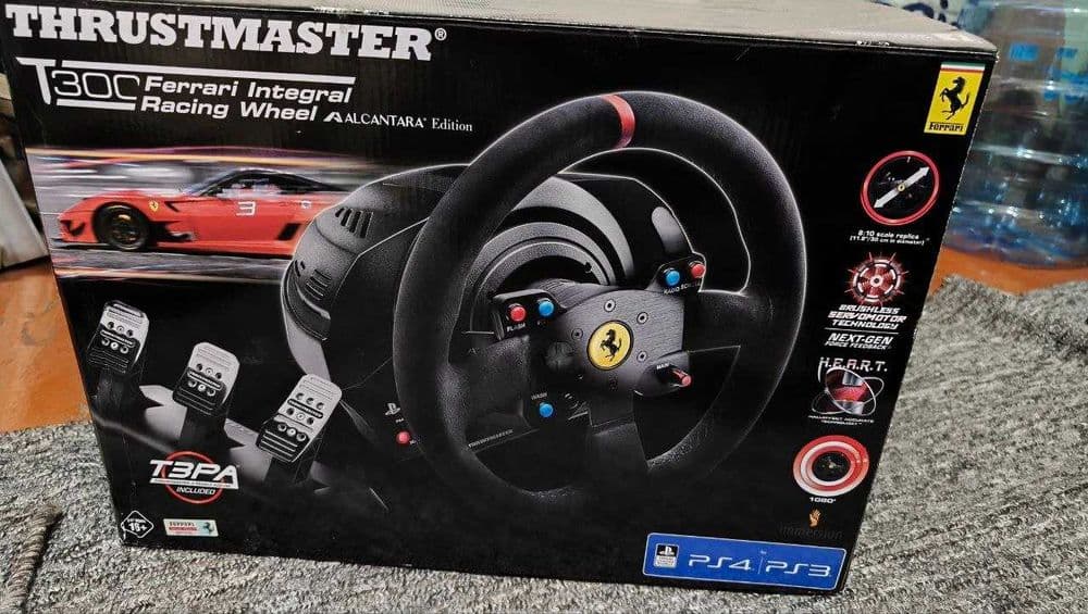 Игровой руль Thrustmaster T300 Ferrari Alcantara Edition — 1