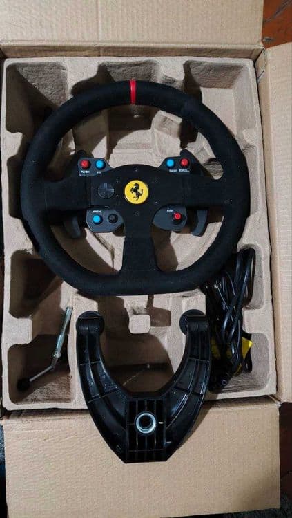 Игровой руль Thrustmaster T300 Ferrari Alcantara Edition — 3