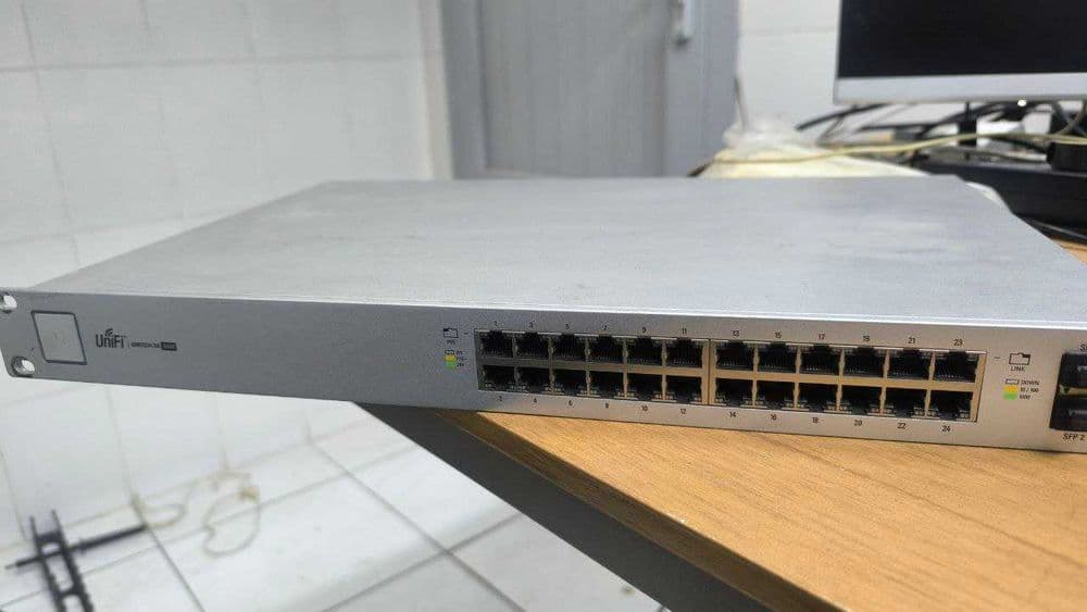 Коммутатор Ubiquiti UniFi Switch 24-250W (US-24-250W). — 1