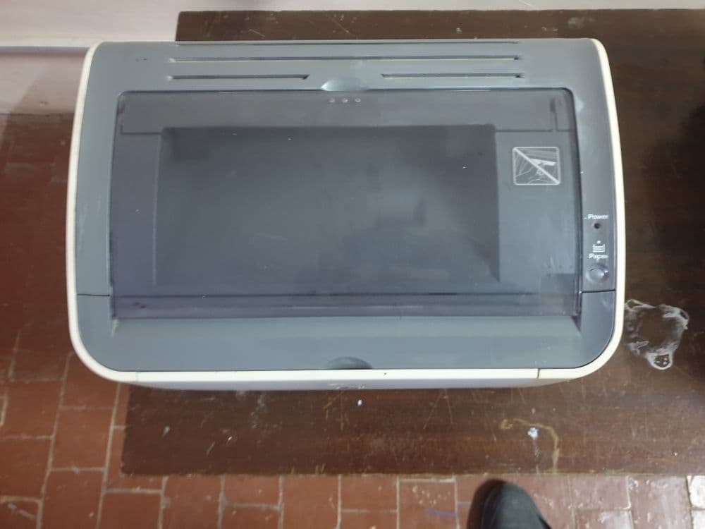 Canon LBP 2900  Xolati yaxshi kamchiligi yoq — 2