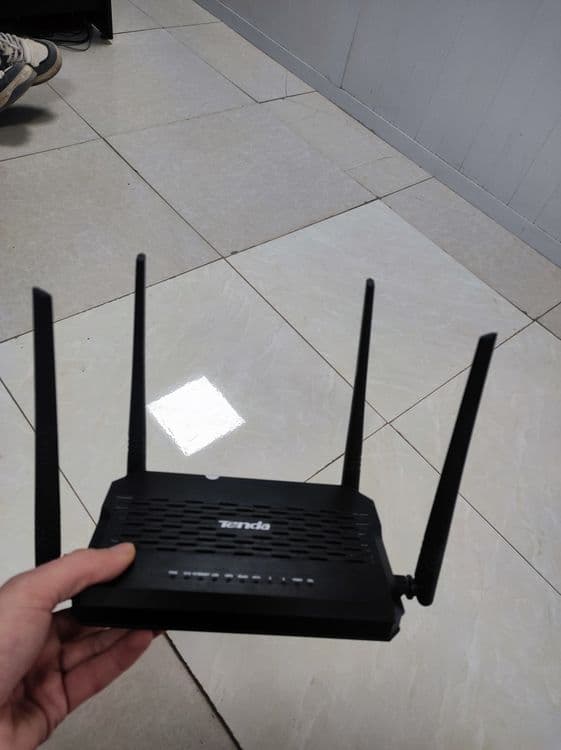 Wifi router Tenda ADSL — 1