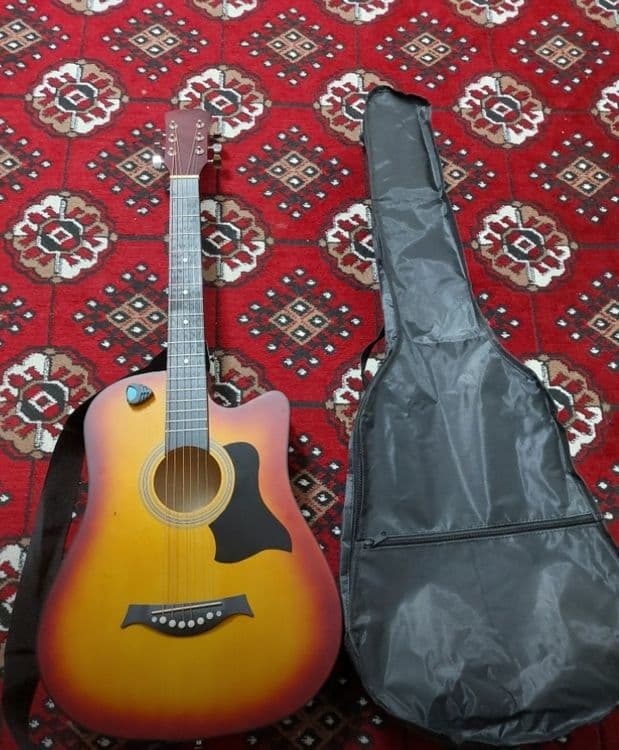Juda chiroyli va sifatli gitara — 2