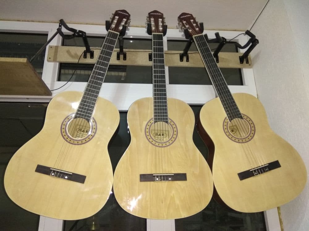 39 elektro klassik gitaralar sotiladi — 3