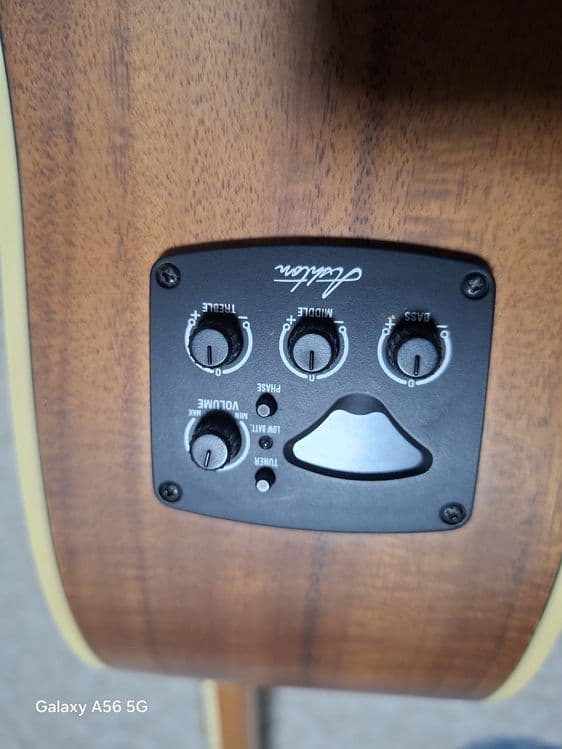 Gitara  guitar eng katta razmer.Buxoro — 2
