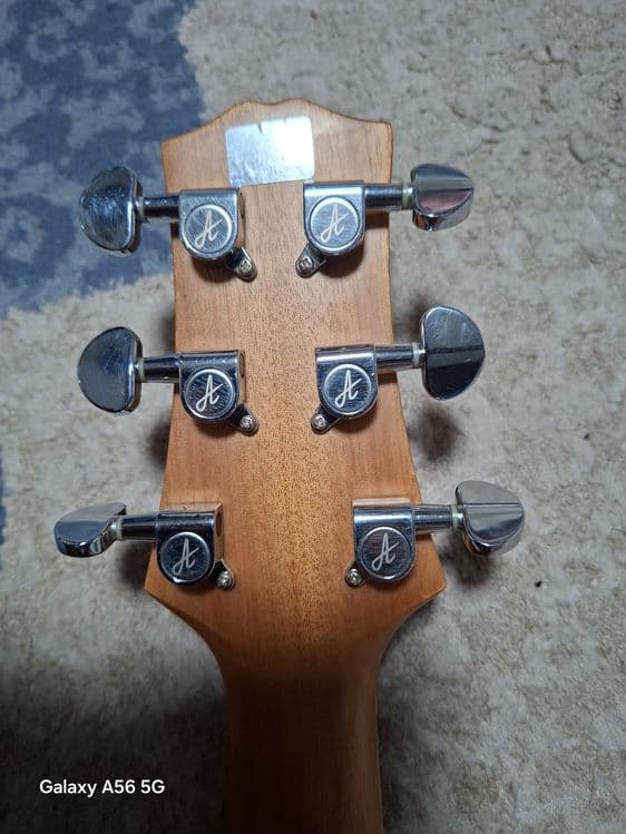Gitara  guitar eng katta razmer.Buxoro — 5