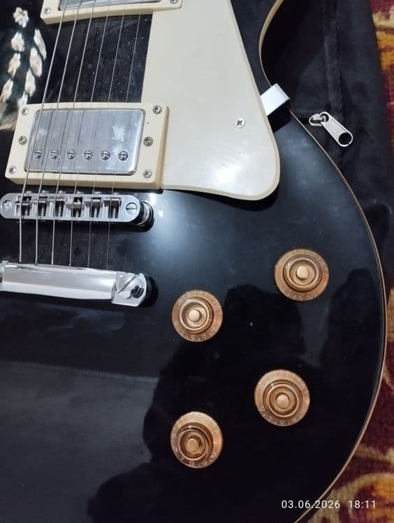 Gitara satiladi zor gitara — 2