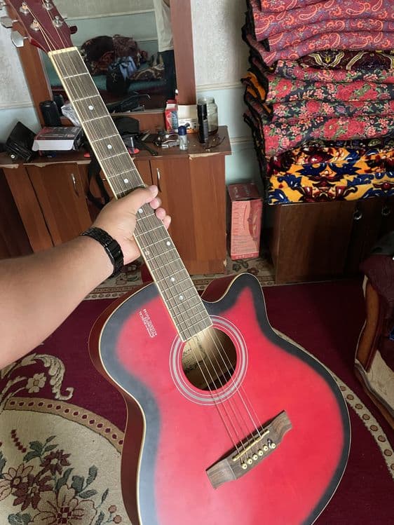 Akustik gitara sotiladi — 1