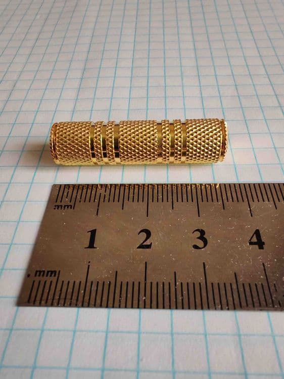 Соединитель для кабеля наушников или микрофона  3.5 мм — 4