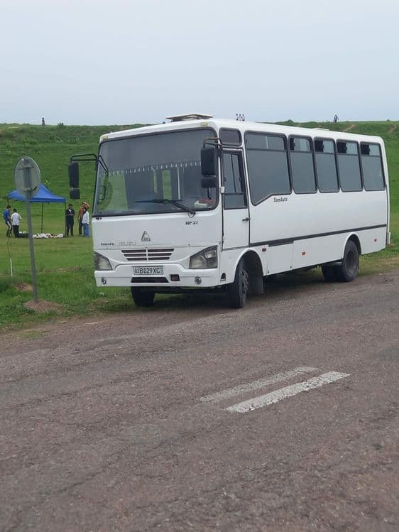 Isuzu zakaz | Avtobus zakaz | 26 ta yumshoq o'rindiqli