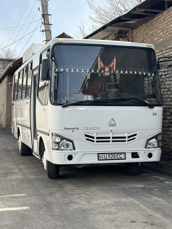 zakazga avtobus 26 orindiqlik Isuzu — 1