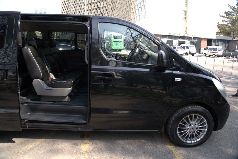Hyundai H1 7 ва 10 ўринлик минивен хизматлари — 2