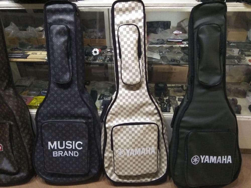 Elektro va Akustika gitara chexollari sotiladi — 1