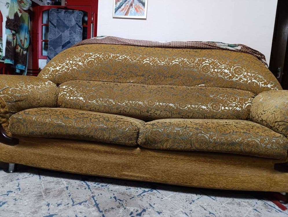 Продам диван с креслом, 500.000 сум — 1