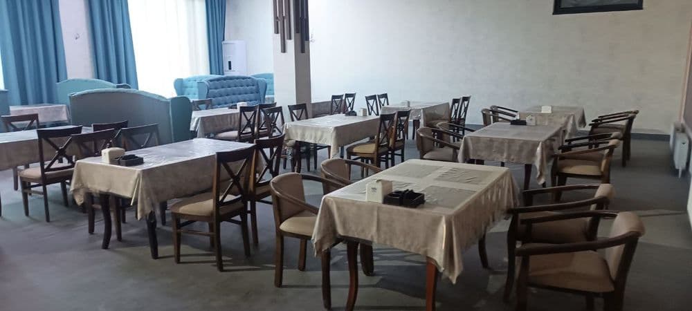 Mebel kafe uchun, stol stul yongoqdan — 2