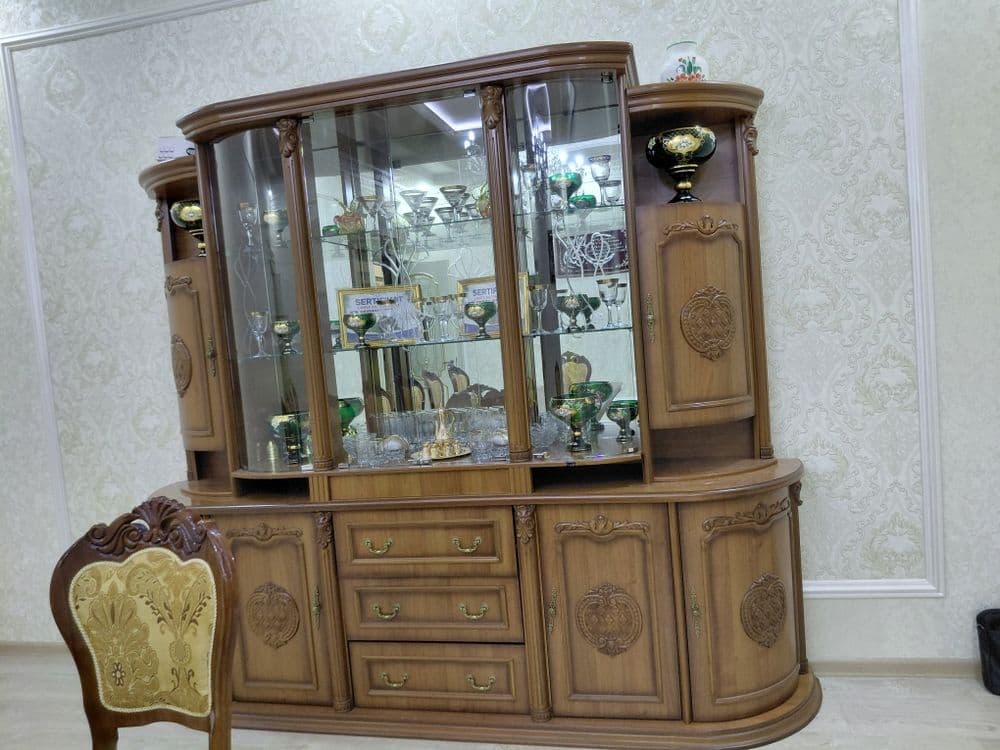 Стол и стулья почти новые — 1