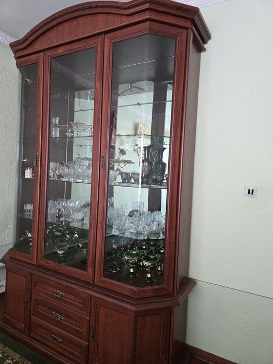 Kamod oynali, vitrina