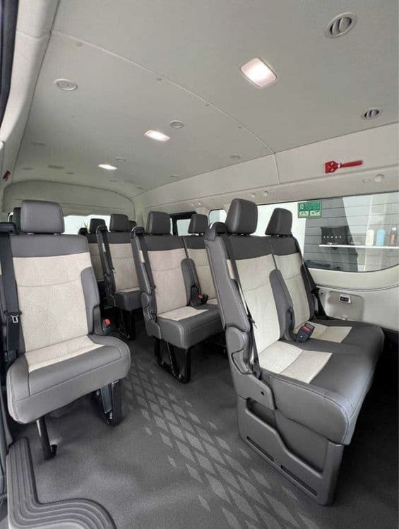 Услуги на микроавтобусе марки Тойота Hiace — 4