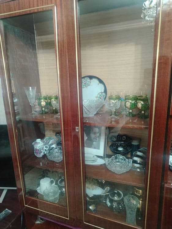 Продаётся сервант, в хорошем состоянии — 1