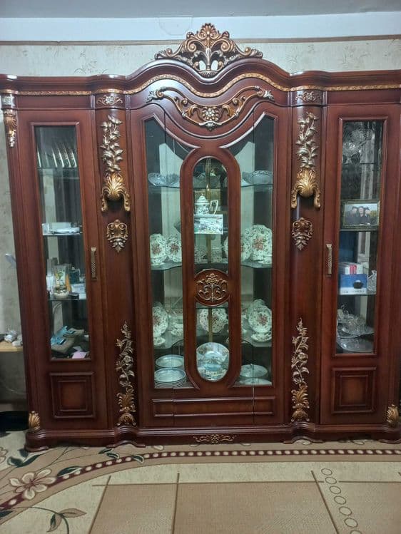 Горка мебель китайсая в отличном состоянии с сервисом — 1