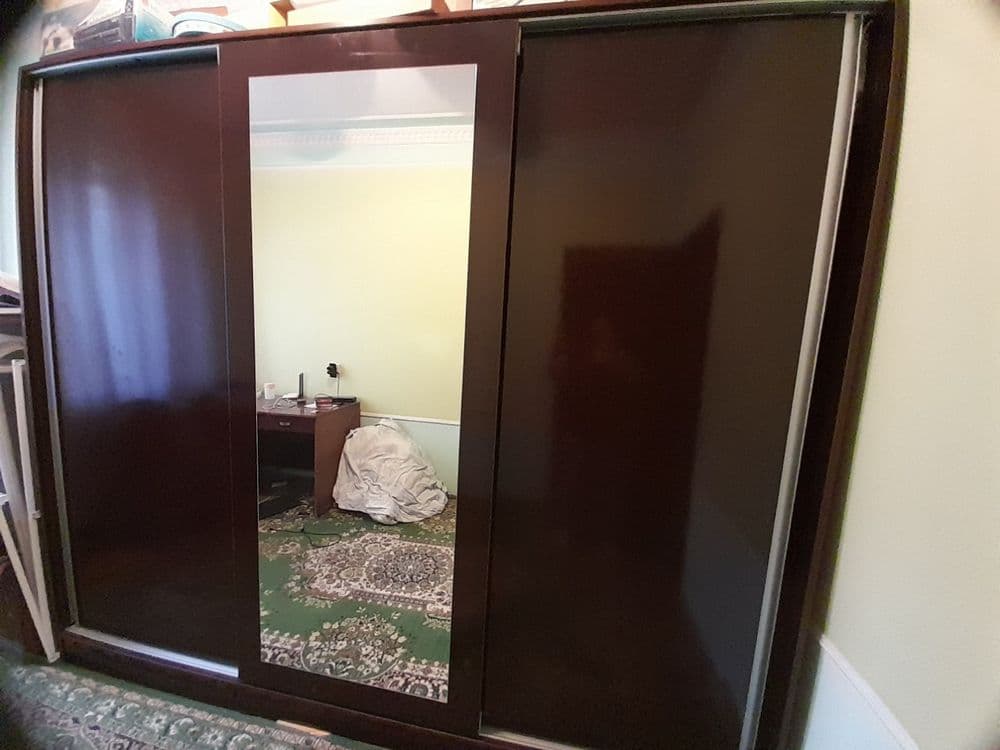 Срочно продам! Шкаф купе, 2 Шкафа привозной из дубая, диван с креслами — 4