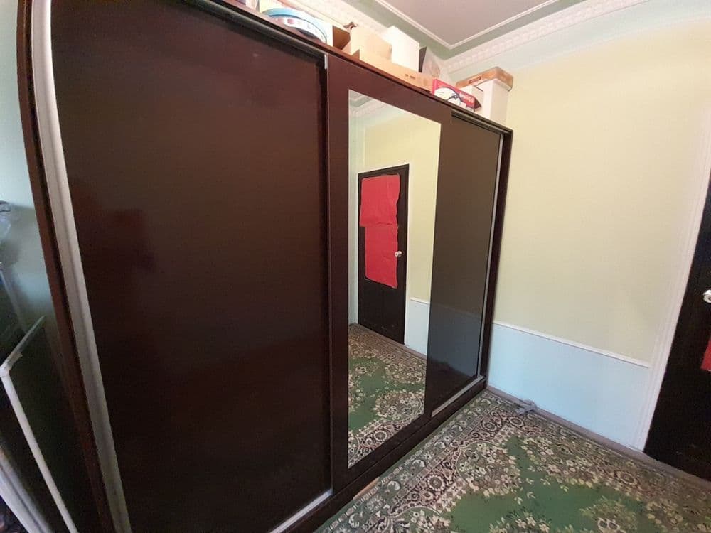 Срочно продам! Шкаф купе, 2 Шкафа привозной из дубая, диван с креслами — 5