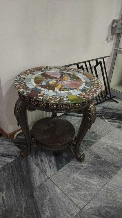 Кованый столик с инкрустированный стеклянной столешницей, Антиквар. — 1