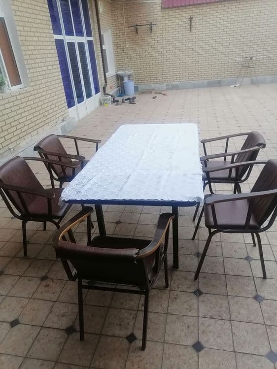 Стол со стульями — 2