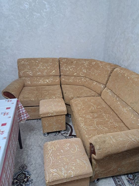 Уголок сатылады.