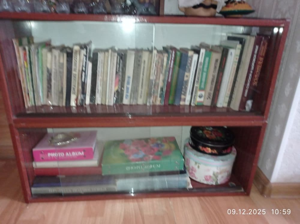 Продаются 2 книжные полки — 1