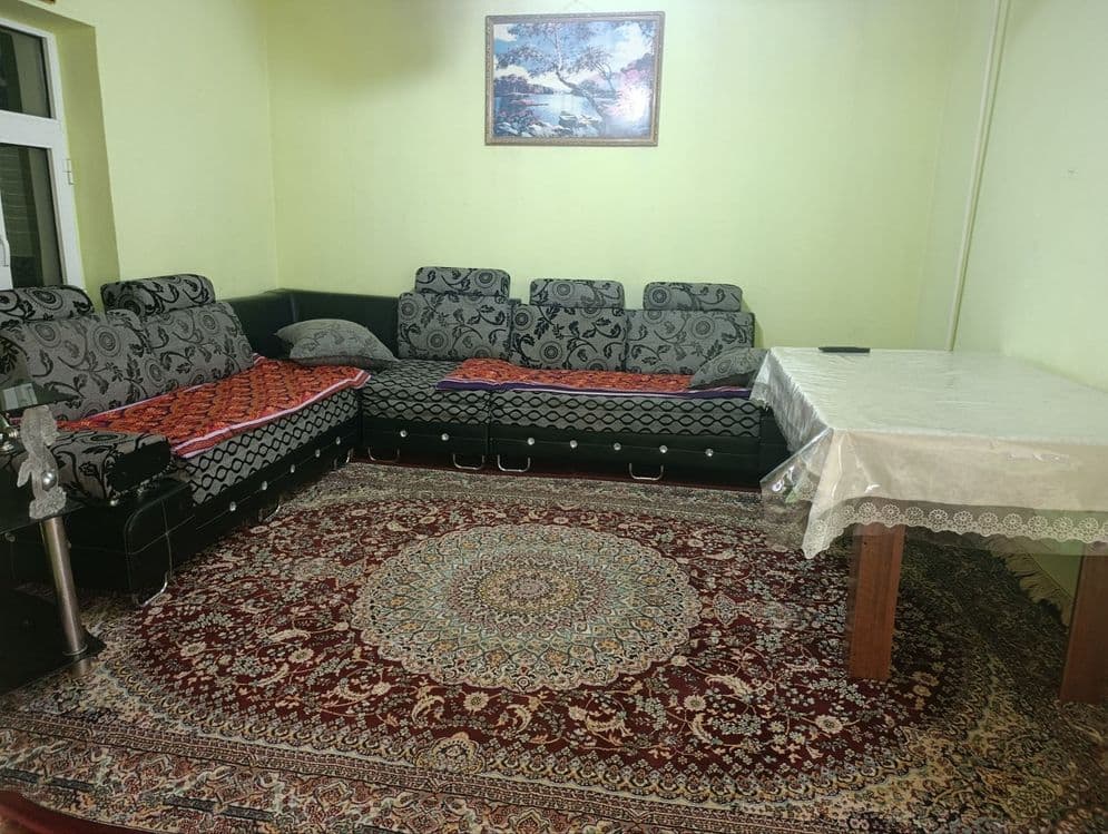 Продаётся диван уголок со столом по хорошей цене — 1