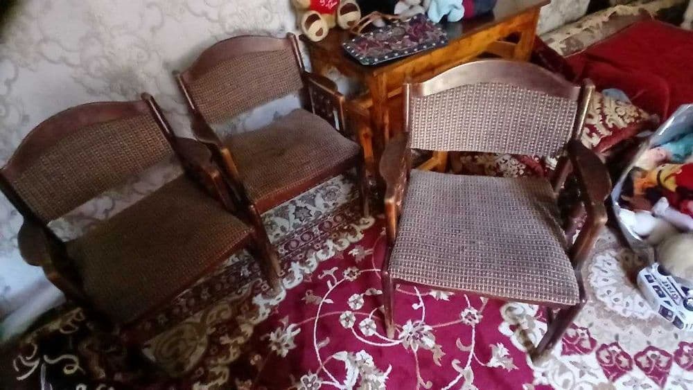 Гостинный стол со стульями — 5