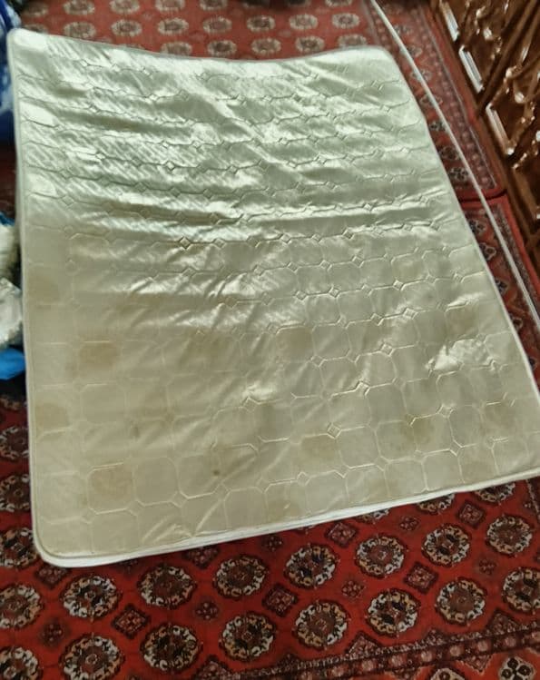 Продается матрас от двухспальной кровати 2м/1 м,60см — 1