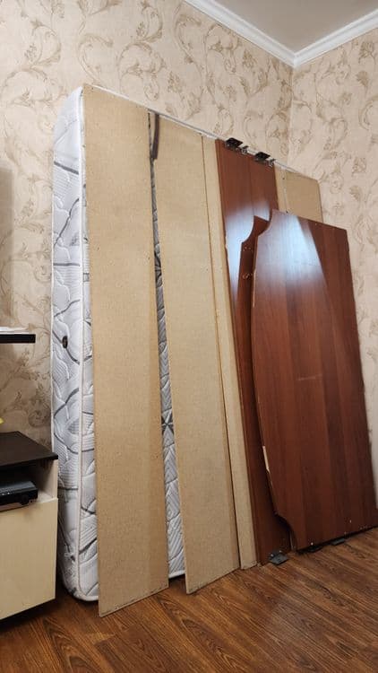 Кровать продам вместе с матрасом — 1