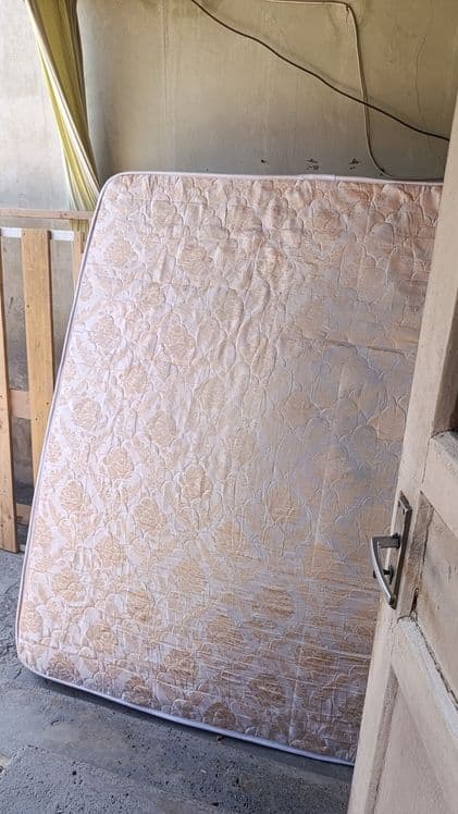 Кровать деревянная двухспальная — 2