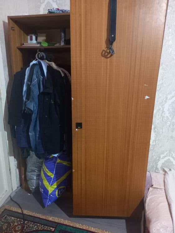 Шкафлар, трюмо, подставка сотилади — 8