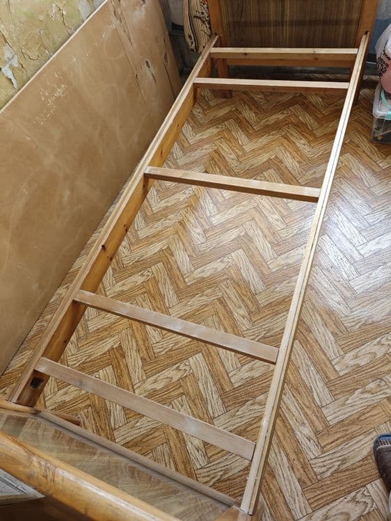 Продаю 2 деревянные кровати БЕЗ матрасов — 5