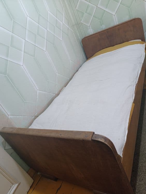 Срочно!!!Продам старинную дубовую кровать в хорошем состоянии — 2