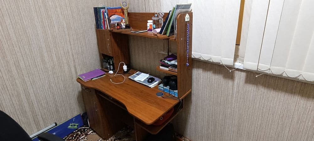 Срочно Продается Компьютерный стол с полками в хорошем состоянии — 1