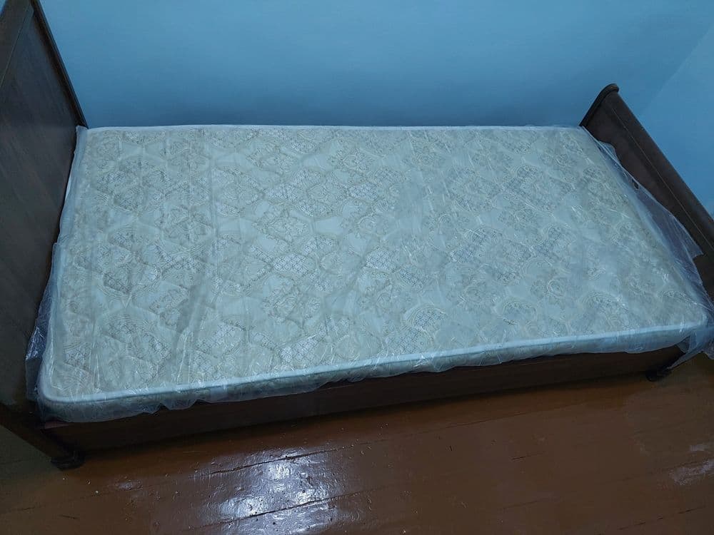 Продаётся кровать с ортопедическим матрацом — 1