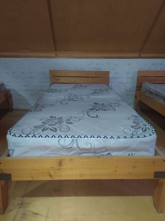 Продаётся односпальная кровать, сделана из 100% дерева,с матрасом. — 3